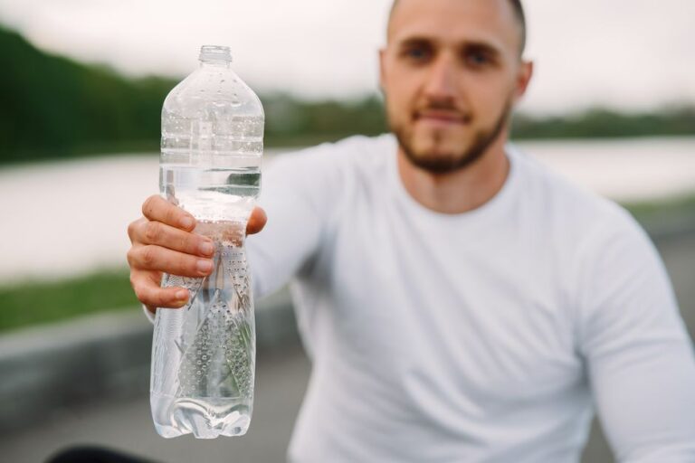 「喉が渇いた」は遅い！最新の水分補給術